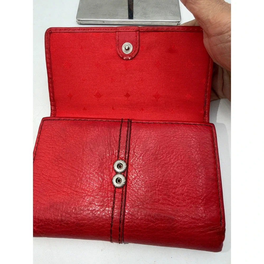 Fossil Red Pebbled Leather Trifold Wallet Keyhole Logo Snap Closure Pocket